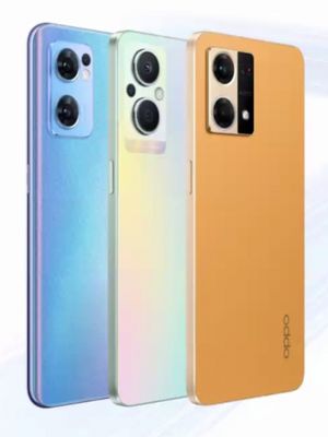 Tampang ketiga model Oppo Reno7 series yang akan dipasarkan di Indonesia, yaitu Reno7 5G (paling kiri), Reno7 Z 5G (tengah), dan Reno7 (paling kanan).