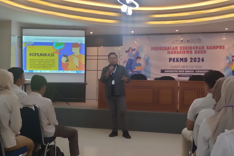 PKKMB UDB Surakarta Gandeng ι.com Asah Kemampuan Komunikasi Mahasiswa Baru 