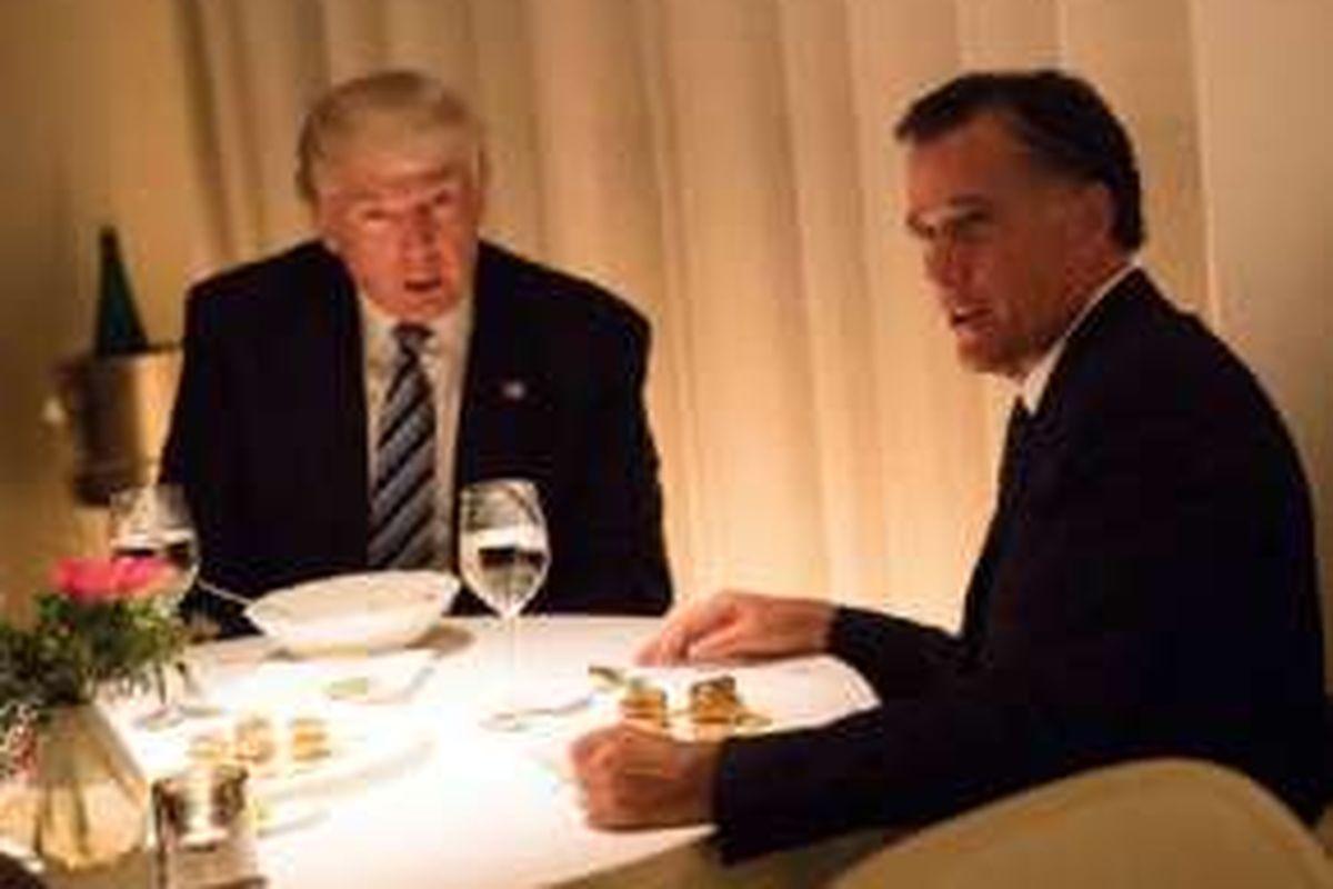 Mantan Gubernur Massachusetts Mitt Romney bersantap makan malam dengan Presiden Terpilih Donald Trump di Restoran Jean Georges, New York, Selasa malam (29/11) waktu setempat