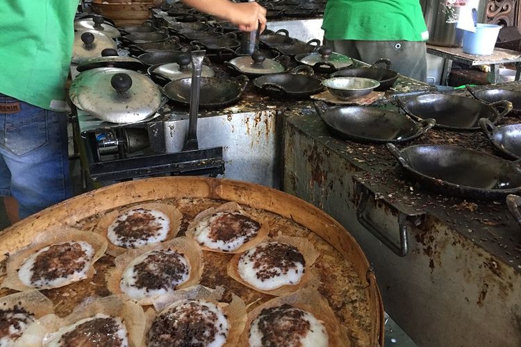 Serabi Notosuman Ny. Lidia yang legendaris di Kota Solo.