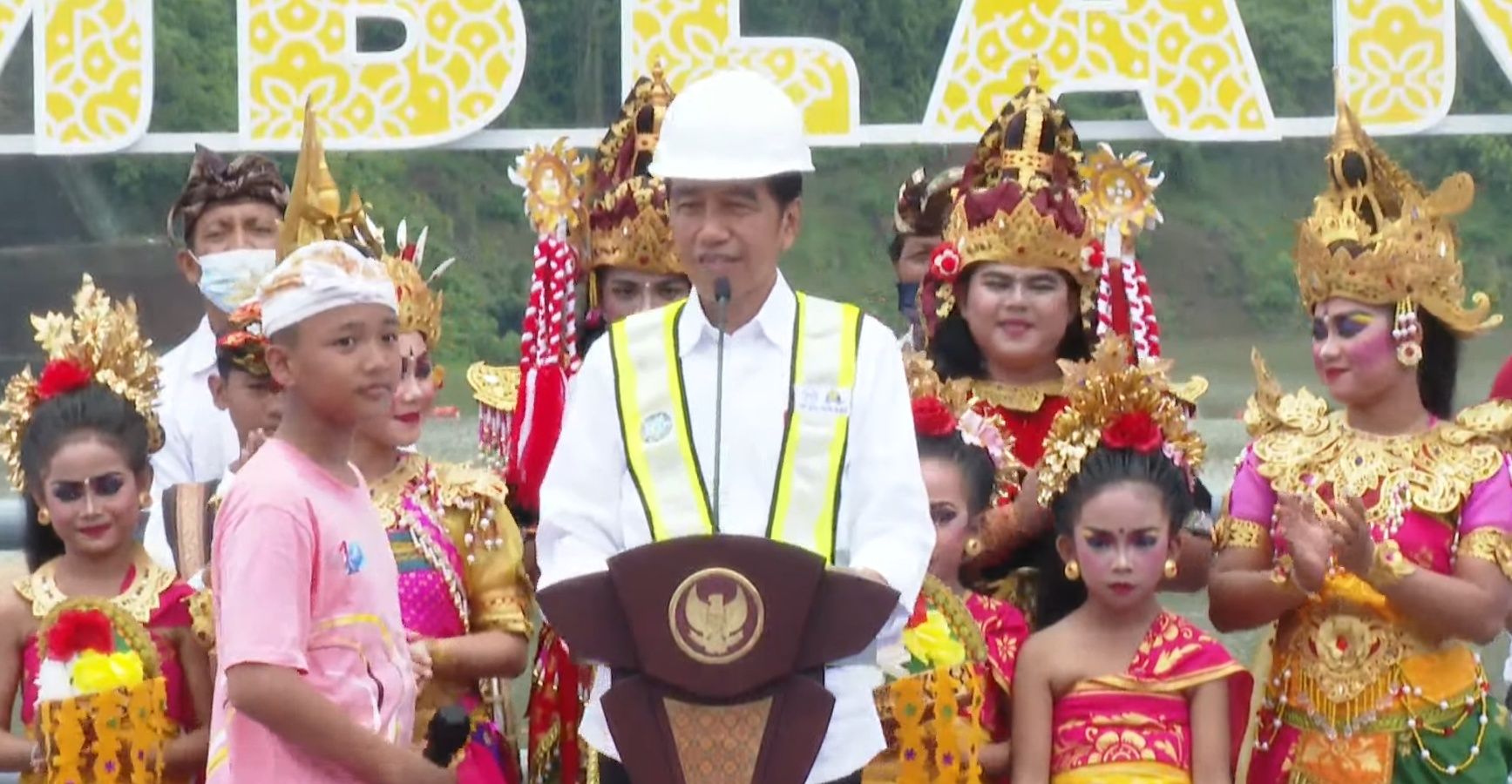 Hadiah Sepeda dari Jokowi untuk 3 Siswa SD di Buleleng