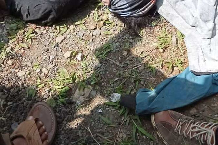 Warga Kampung Arca, Desa Sukawangi Kecamatan Sukamakmur, Kabupaten Bogor, Jawa Barat, digegerkan dengan temuan mayat tanpa identitas di bawah jembatan, Sabtu (30/7/2022) pukul 10.00 WIB.