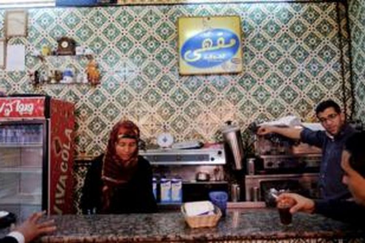 Suasana sebuah kafe di Tunis, Tunisia.