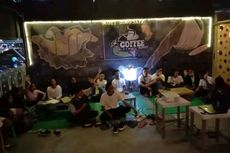 Warung Kopi Deng Sapa Cafe di Sikka NTT, Tempat Ngopi Sambil Baca Buku