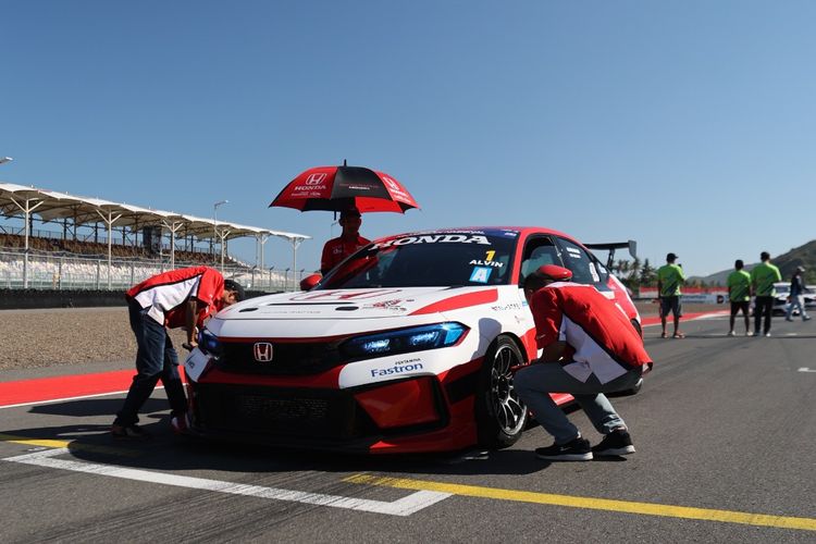 Honda Racing Indonesia (HRI) siap kembali menggebrak ajang Mandalika Festival of Speed (MFOS) 2025.

