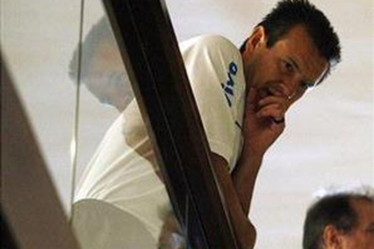 Pelatih timnas Brasil, Dunga, termenung di hotel yang mereka tempati.