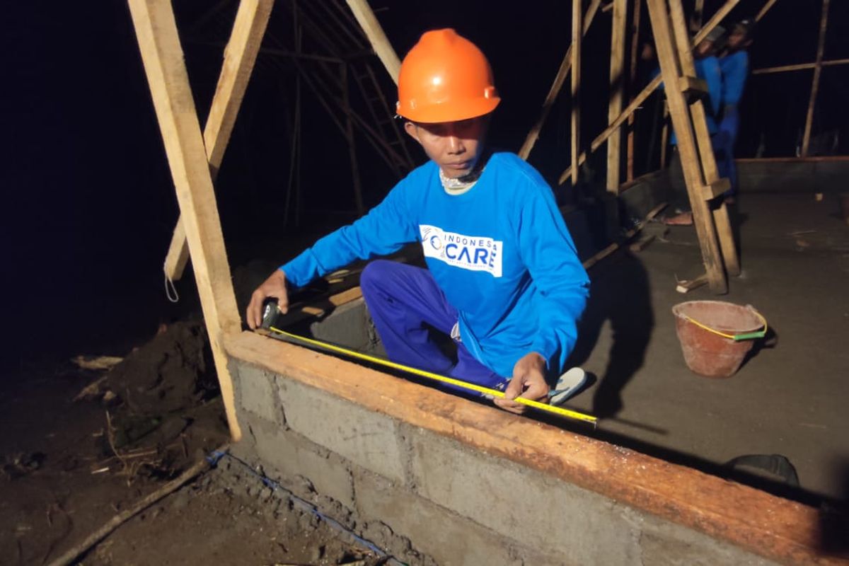 Pembangunan huntara bagi warga terdampak erupsi Semeru ditargetkan selesai dalam waktu 5 hari.