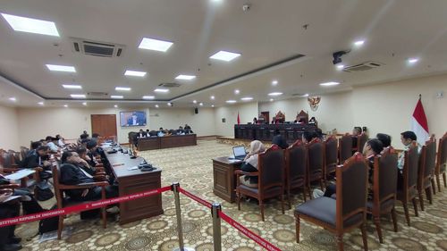 "Jokes Bapak-bapak" Hakim MK yang Cairkan Suasana Sidang PHPU Pilkada...
