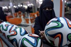 Wanita di Balik Bola Piala Dunia 2014 