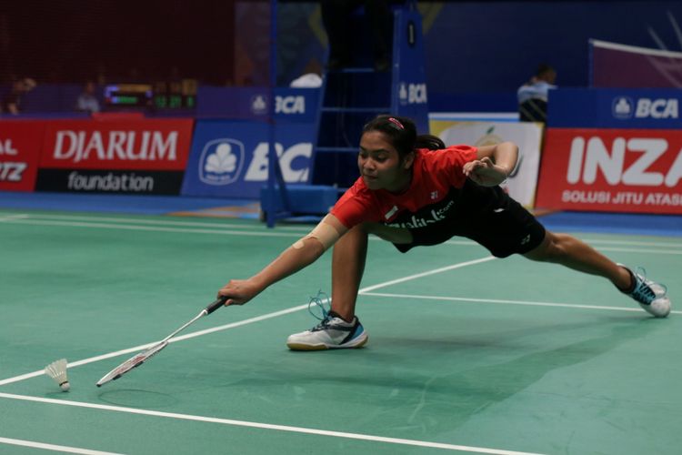 Pemain tunggal putri Indonesia, Gregoria Mariska Tunjung bertanding melawan pemain tunggal putri Taiwan, Tai Tzu Ying pada pertandingan babak kedua BCA Indonesia Open Super Series Premier 2017 di Plenary Hall, Jakarta Convention Center, Kamis (15/6/2017). Gregoria gagal melaju ke perempat final setelah kalah dengan skor 13-21  dan 16-21.