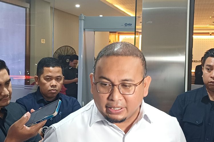 Wakil Ketua Komisi VI, Andre Rosiade mendatangi Gedung Bareskrim, Mabes Polri untuk mencabut laporan terhadap pemilik akun yang menuding dirinya sebagai mafia bola, Jumat (8/8/2025).