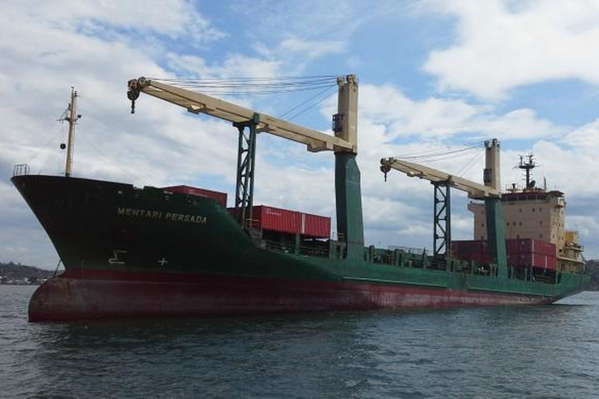 Pelabuhan Dwikora Pontianak atau juga dikenal Pelabuhan Pontianak dulunya adalah yang terbesar di Kalimantan Barat sebelum kemudian digantikan dengan Terminal Kijing. Sejarah Pelabuhan Dwikora Pontianak sudah ada sejak era Kesultanan Pontianak.