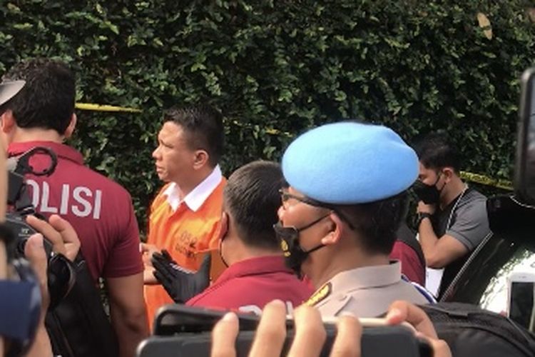 Ferdy Sambo saat menjalani proses rekonstruksi di rumah dinasnya di Duren Tiga, Jakarta Selatan.