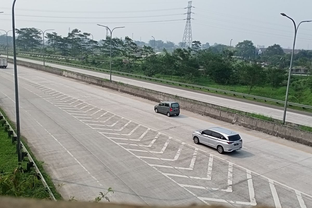 Pembangunan Jalan Tol Soreang - Ciwidey - Pangalengan (Socipa) Diklaim telah dikaji pemerintah pusat, sementara Pengamat Ekonomi menilai Pemda Kabupaten Bandung mesti berhati-hati dalam menentukan wilayah serta dana yang digelontorkan.