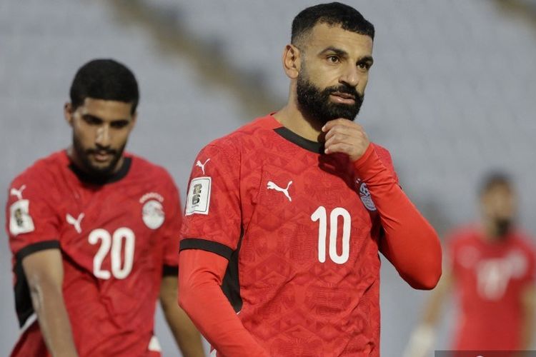 Penyerang Timnas Mesir Mohamed Salah beraksi pada laga kualifikasi Piala Dunia FIFA 2026 Afrika antara Djibouti dan Mesir di Stadion Larbi Zaouli di Casablanca pada 8 Oktober 2025.