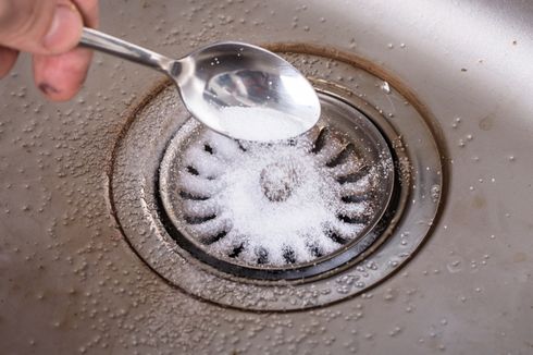 Cara Menghilangkan Bau pada Saluran Air di Dapur