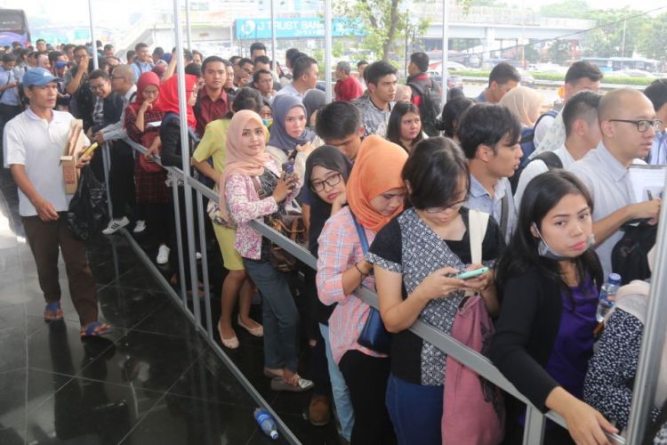 Kementerian Ketenagakerjaan (Kemnaker) menemukan pelanggaran saat melakukan inspeksi mendadak (Sidak) terhadap pelaksanaan pameran bursa kerja atau job fair di Gedung Smesco, Jakarta Selatan, Kamis (13/7/2017). 