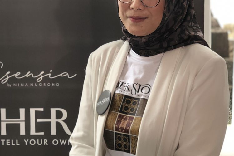 Desainer Nina Septiana dalam konferensi pers Herstori