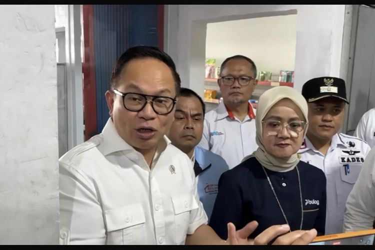 Wakil Menteri BUMN Kartika Wirjoatmodjo saat diwawamcarai di Kecamatan Cileunyi, Kabupaten Bandung, Jawa Bbarat, Rabu (6/8/2025)