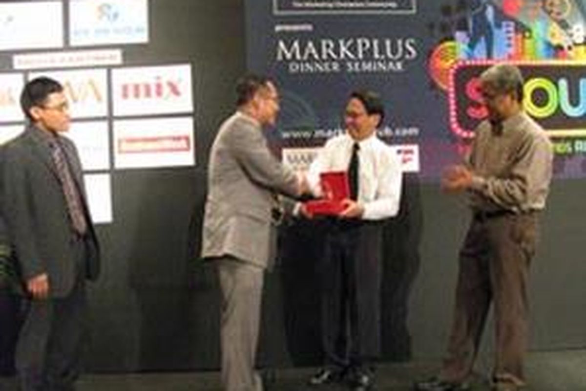 Dari kiri ke kanan: Yuswohady (Vice President MarkPlus, Inc.) , Michael Hermawan (Chief Operating Officer), Robertus Royanto (Corporate Secretary KKG), Taufik Miharja (Kompas.Com Director)