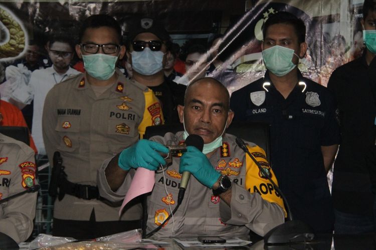 Rilis kasus perampokan toko emas oleh komplotan Wetonan di Polres Metro Jakarta Barat, Senin (13/4/2020)