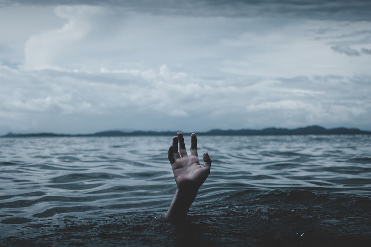 Ilustrasi tenggelam. 