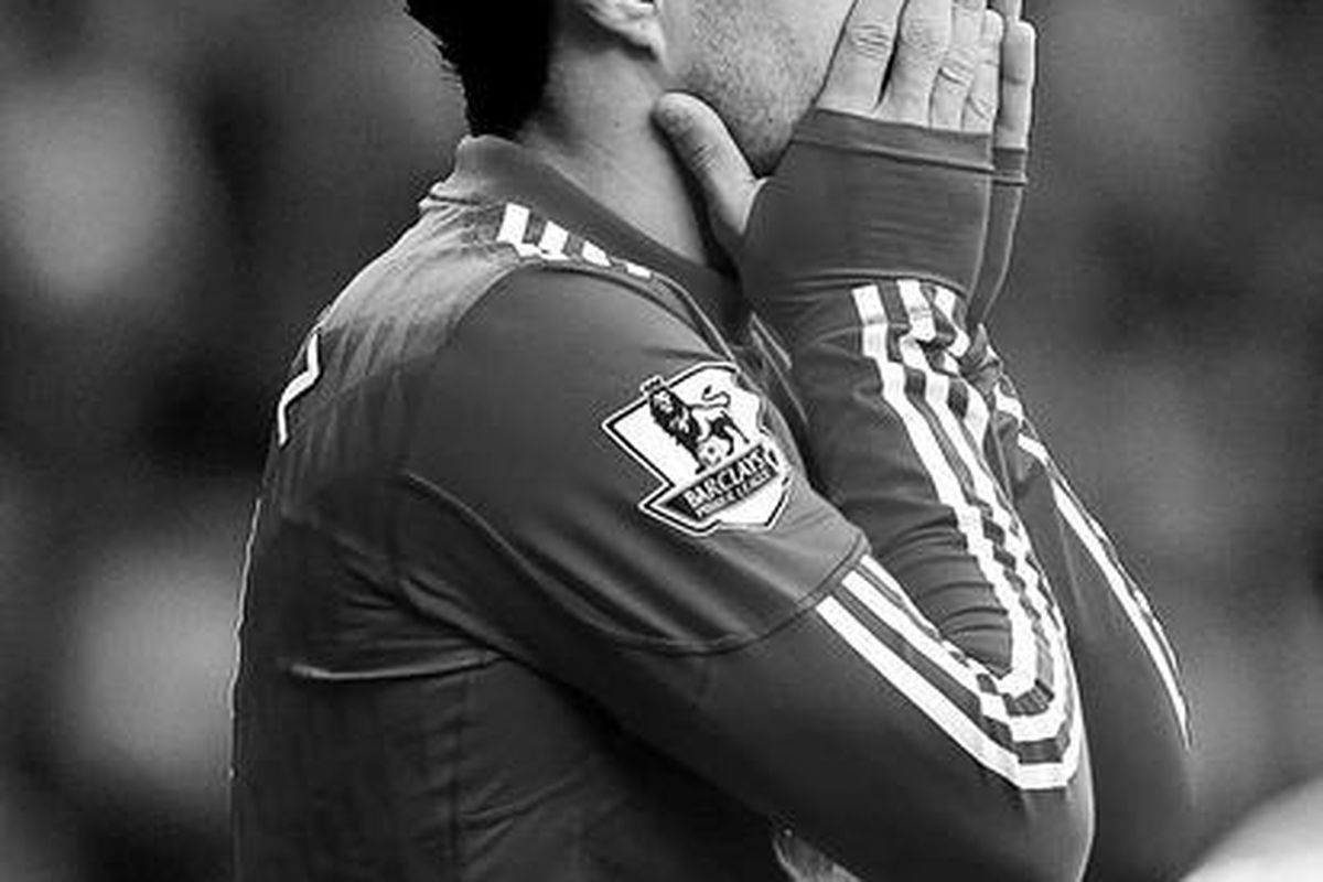 Luis Suarez dari Liverpool dihukum tidak boleh tampil delapan kali pertandingan oleh Asosiasi Sepak Bola Inggris (FA) setelah dituduh melakukan tindakan rasialisme terhadap Patrice Evra, pemain Manchester United.