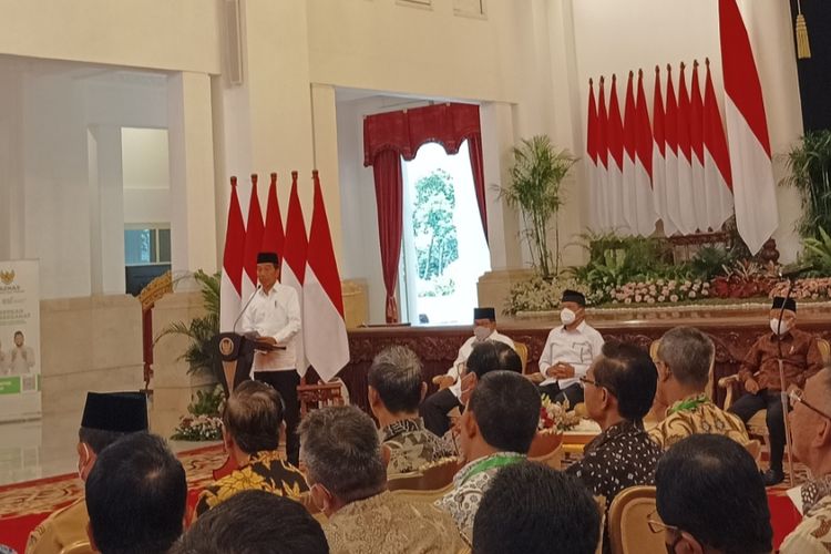 Presiden Joko Widodo saat memberikan sambutan pada penyerahan zakat kepada Badan Amil Zakat Nasional (Baznas) di Istana Negara, Jakarta, Selasa (28/3/2023).