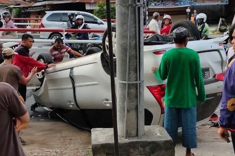 Kecelakaan menimpa rombongan band The Panturas di Lampung, Minggu (19/1/2020).