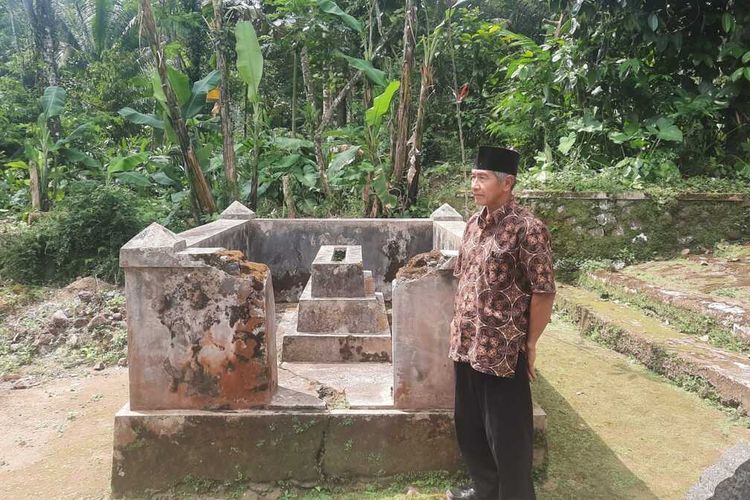Makam Wira Samb atau Kyai Wikono di Dusun Sambo, Desa Podosoko, Kecamatan Sawangan, Kabupaten Magelang, Jawa Tengah, Kamis (25/8/2022).