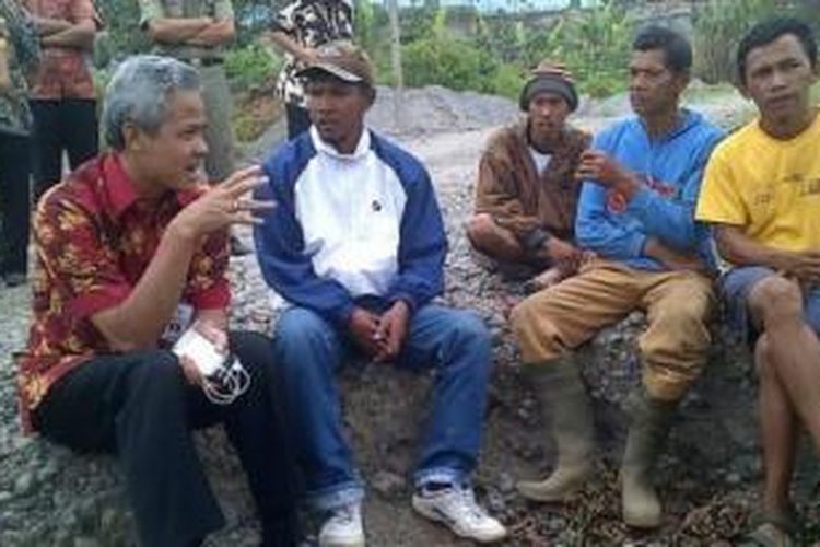 Gubernur Jawa Tengah, Ganjar Pranowo, sidak ke kawasan pertambangan galian C di Wonosobo, Rabu (27/8/2014) 
