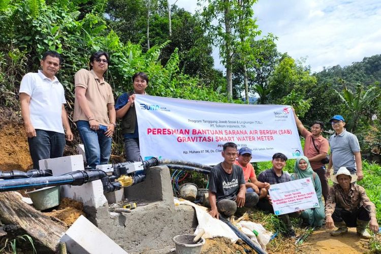 PT Telkom Indonesia (Persero) Tbk (Telkom) berkomitmen meningkatkan taraf kualitas hidup masyarakat Indonesia dengan memenuhi kebutuhan air bersih di berbagai daerah di Tanah Air.