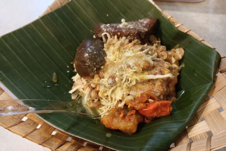 Nasi Ayam Semarang, salah satu menu di Soto Kudus Delima Pasar 8 di Pasar 8 Alam Sutera, Tangerang Selatan, Sabtu (25/5/2024).