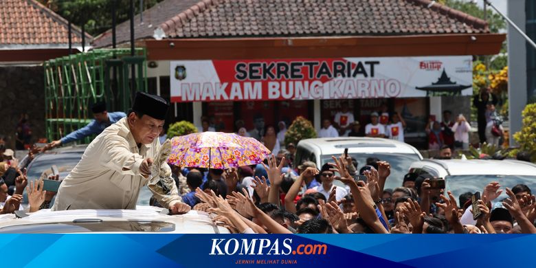 Prabowo Ziarah ke Makam Bung Karno, Warga Sambut Antusias