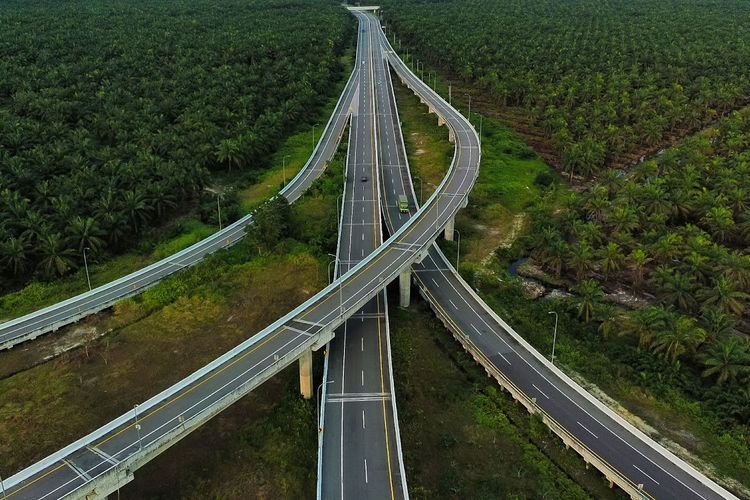 Jalan tol di Indonesia, karya Yogie Imail Bathin, Juara 2 Lomba Foto Bina Marga dalam Rangka Hari Jalan 2024.