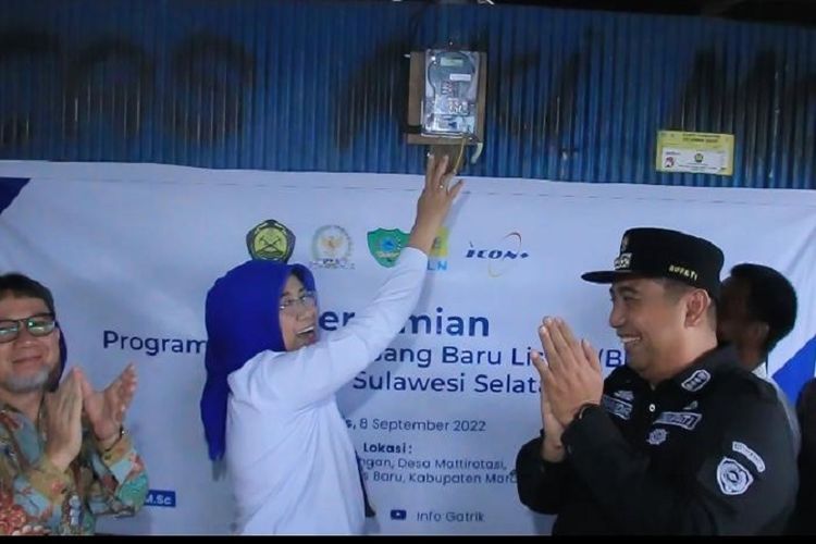 Acara Peresmian Program Bantuan Pasang Baru Listrik di Kabupaten Maros, Sulawesi Selatan.