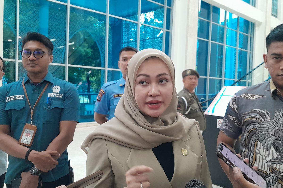 Ketua Dewan Perwakilan Rakyat Daerah (DPRD) Sumatera Utara, Erni Ariyanti, saat memberikan keterangan kepada wartawan di kantor DRPD Sumut, Kamis (12/6/2025).
