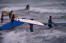 For a Fleeting Moment There, Two Bali Beaches Came Back to Life