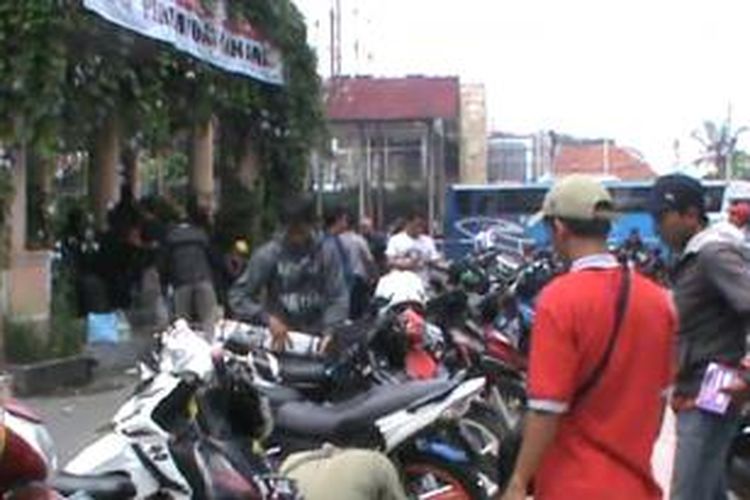 Suasana pengambilan sepeda motor milik para pemudik di Kantor Dinas Perhubungan Solo, Jumat, (25/7/2014). 