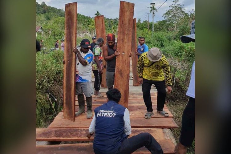 Jembatan Patriot UI Wondama Jadi Wujud Bakti Transmigrasi di Papua Barat