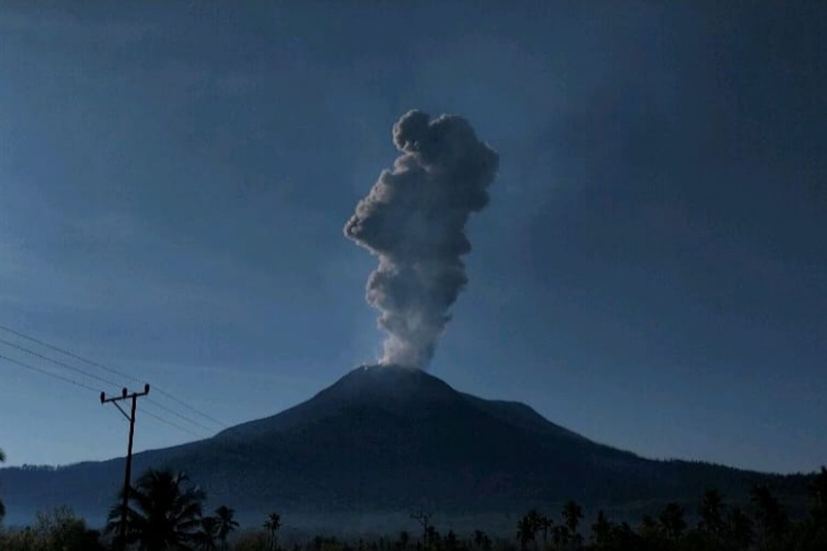 Gunung Lewotobi Laki-laki meletus pada Senin (22/9/2025) 