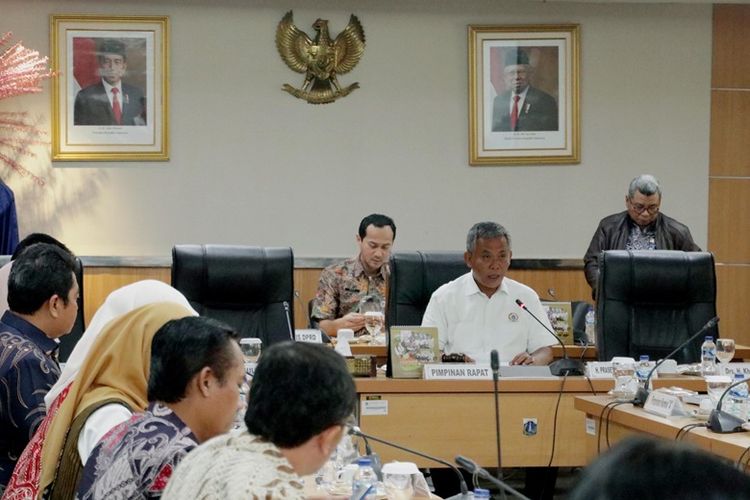 Ketua Badan Anggaran DPRD Provinsi DKI Jakarta, Prasetyo Edi Marsudi saat memimpin rapat pembahasan Perubahan APBD Tahun Anggaran 2023 hasil evaluasi Kementerian Dalam Negeri. 