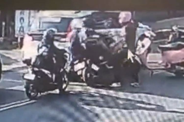 Orang Ngaku Anggota Adang Penjaga Rumah Zaskia Adya Mecca, Pukul hingga Injak Korban