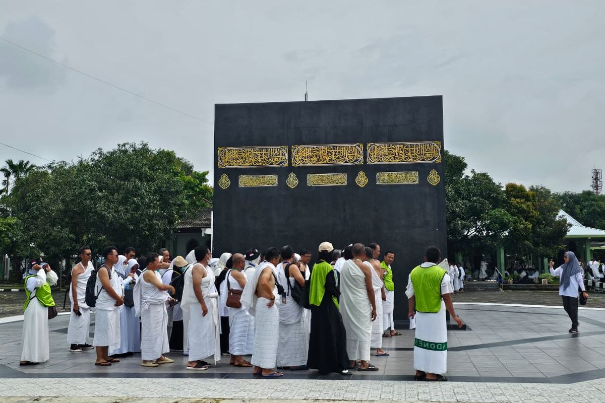 Peserta diklat PPIH kloter melakukan gladi posko, Jumat (13/2/2026) di Asrama Haji Donohudan, Boyolali, Jawa Tengah.