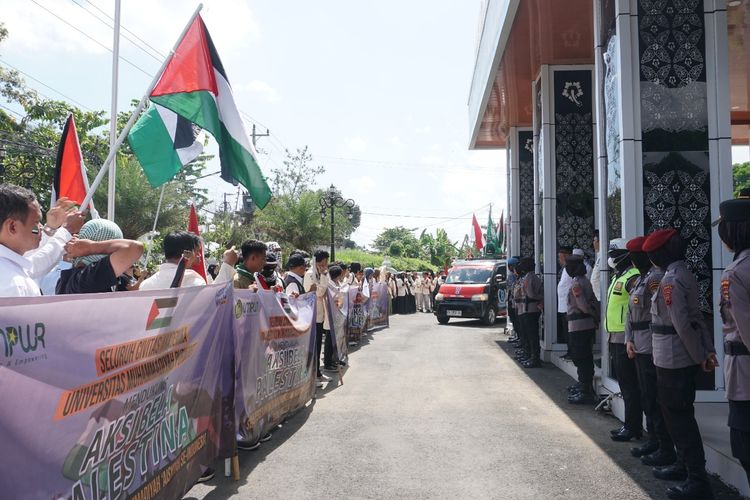 Universitas Muhammadiyah Purworejo bersama dengan 171 universitas di bawah naungan Forum Rektor Perguruan Tinggi Muhammadiyah dan Aisyiyah (FR PTMA) se-Indonesia menggelar aksi bela Palestina secara serentak yang dimulai sejak pukul 10.00 WIB. 