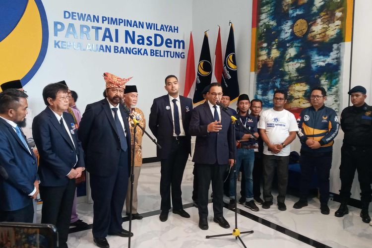 Ketua Umum Nasdem Surya Paloh dan Bakal calon presiden Anies Baswedan di kantor DPW Nasdem Bangka Belitung, Senin (22/5/2023).