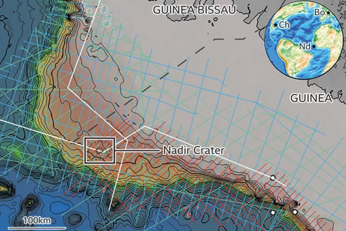 Peta Kawah Nadir yang berada di Afrika barat ditemukan di dalam laut. Kawah ini mungkin juga menjadi salah satu bekas tumbukan asteroid kedua yang musnahkan dinosaurus.