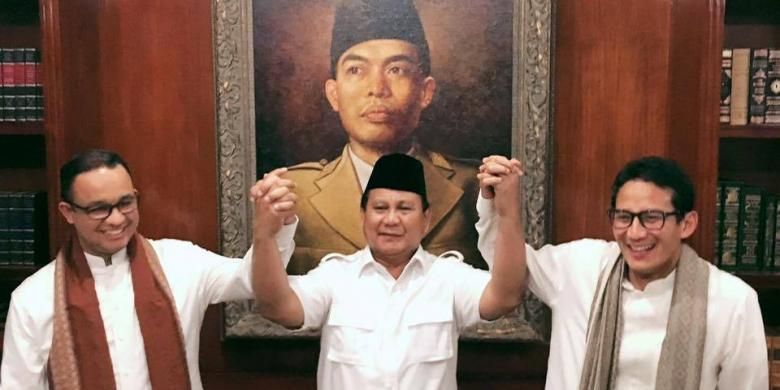 Prabowo Subianto saat bersama calon gubernur DKI Anies Baswedan dan calon wakil gubernur DKI Sandiaga Uno tahun 2017