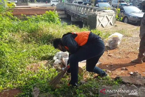 Pakai Masker Tak Menutupi Hidung, Pria Ini Harus Menyapu Selama 1 Jam