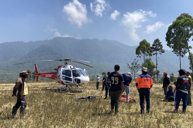 Helikopter Water Bombing Dikerahkan untuk Padamkan Kebakaran Arjuno-Welirang